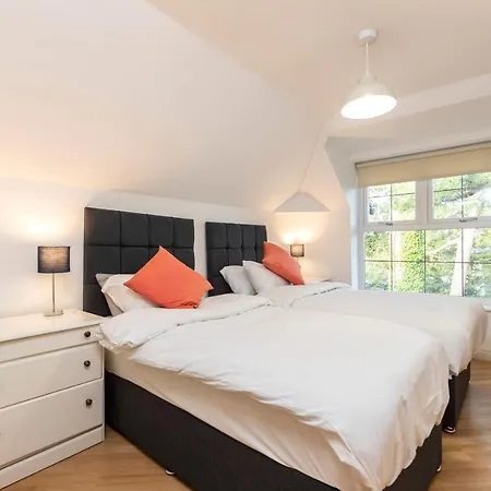 The Pines - Flat 15 * مدليسبره