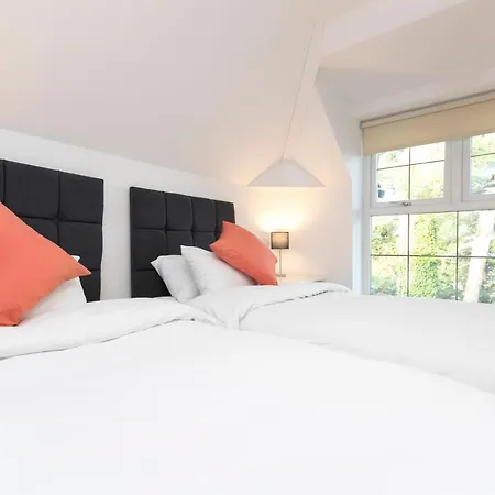 The Pines - Flat 15 * مدليسبره